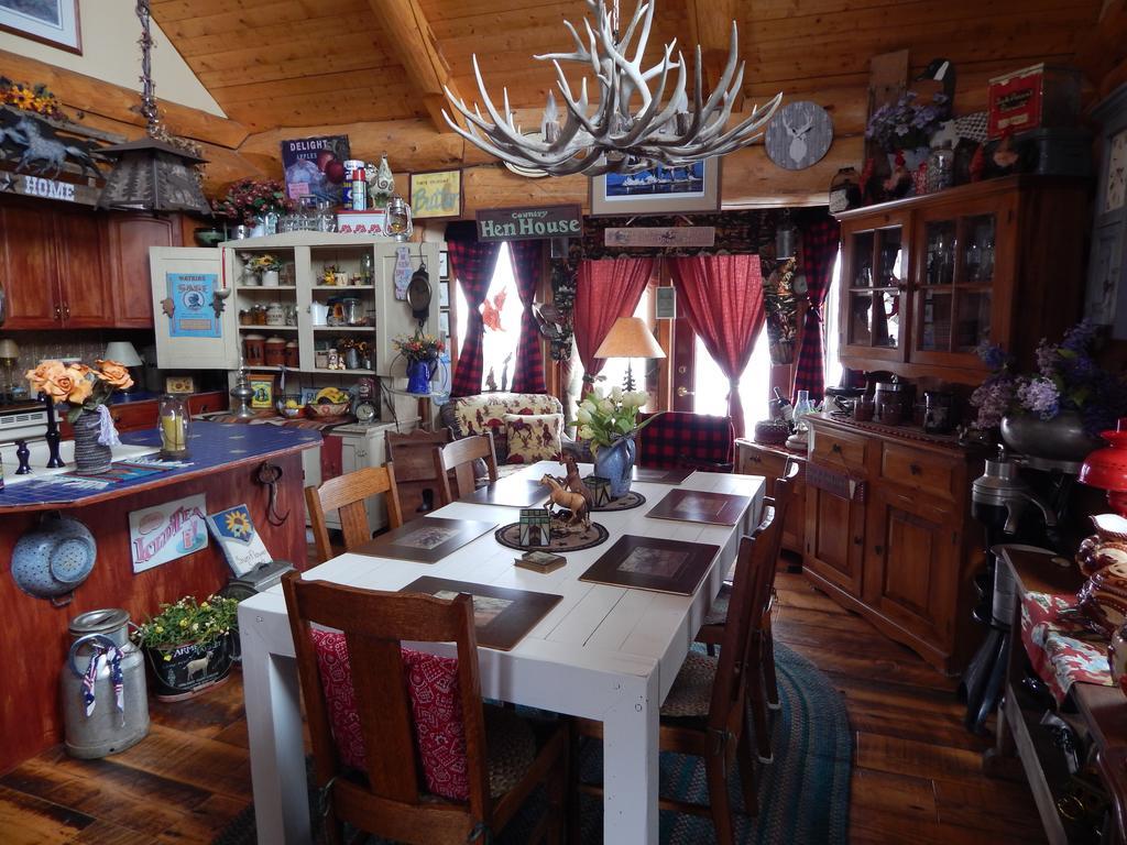 Idle Spurs Log Cabin Bed & Breakfast Black Diamond Bagian luar foto