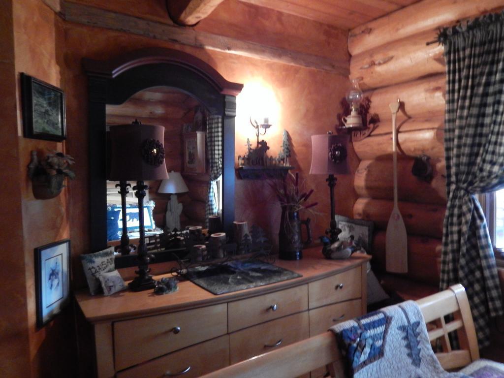 Idle Spurs Log Cabin Bed & Breakfast Black Diamond Bagian luar foto