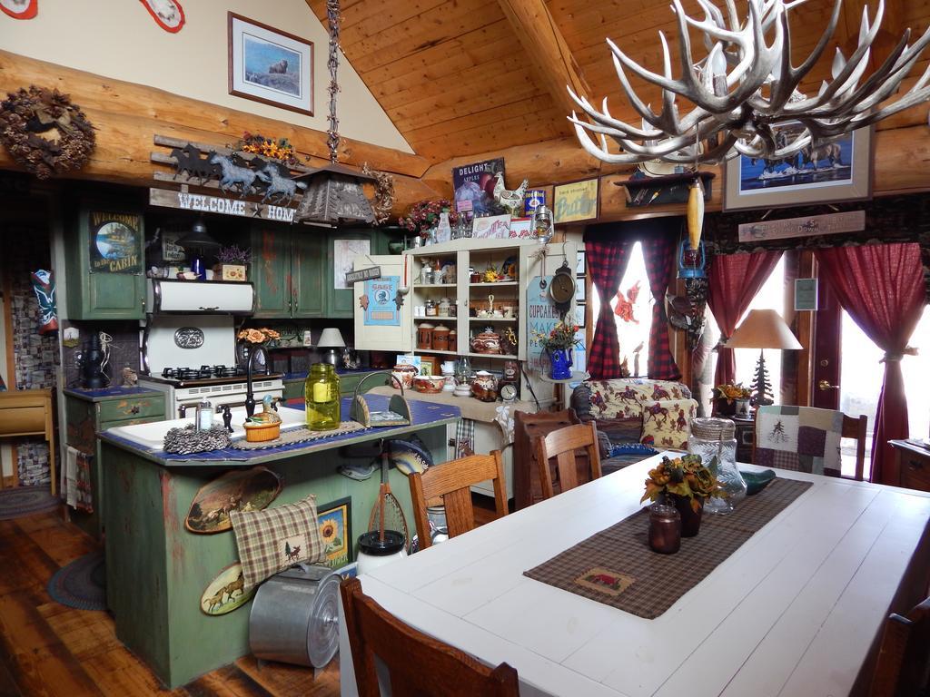 Idle Spurs Log Cabin Bed & Breakfast Black Diamond Bagian luar foto